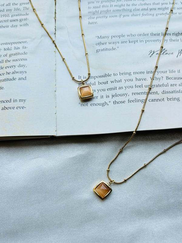 Amber Glow Necklace β¨
