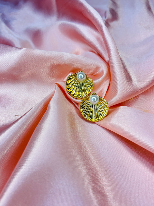 Aurelia Pearl Studs 🤍✨