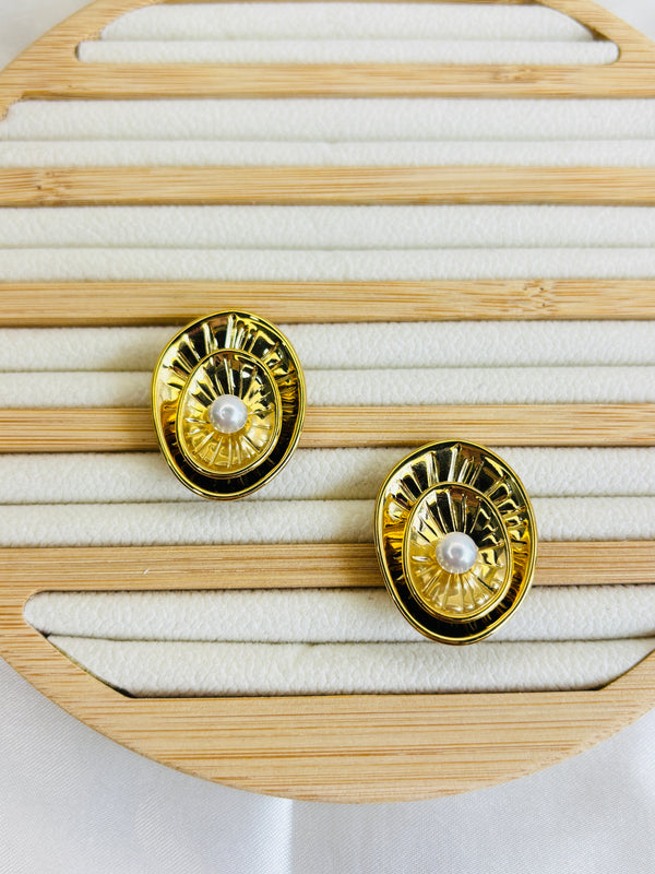 Ivory Halo Studs (Pearl)