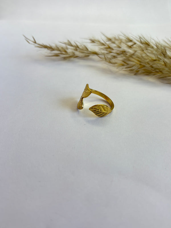 Leafy Love Ring